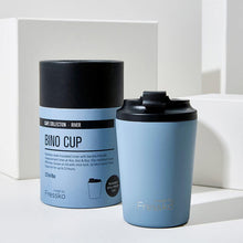 denim blue cup with black lid and packing in the same colour