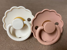 FRIGG Daisy Pacifiers - 2 pack